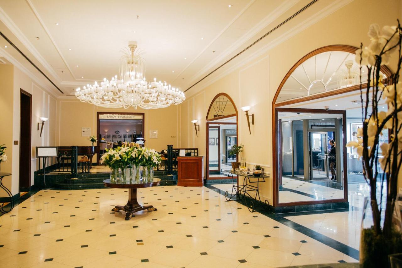 Radisson Blu Carlton Hotel, Братислава Экстерьер фото